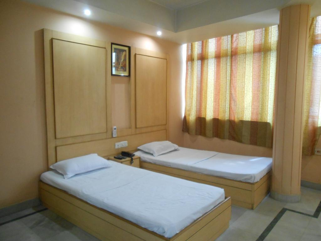 Kings Crown Salt Lake Kolkata Room photo